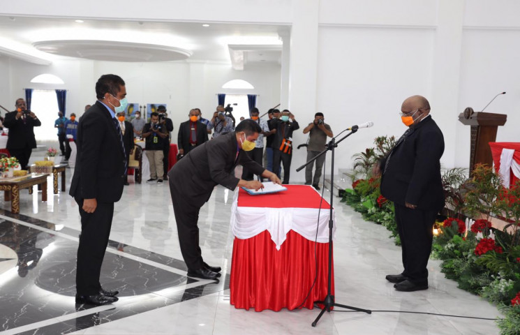Wagub Klemen Lantik Ridwan Rumasukun Jadi Penjabat Sekda Papua